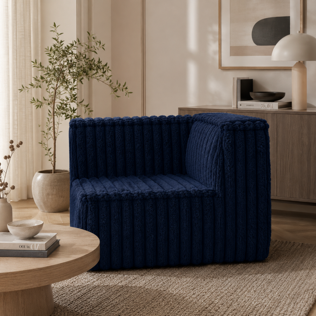 Module d’angle de canapé modulable déhoussable en fourrure côtelée, bleu foncé, assise rembourrée, vue en intérieur