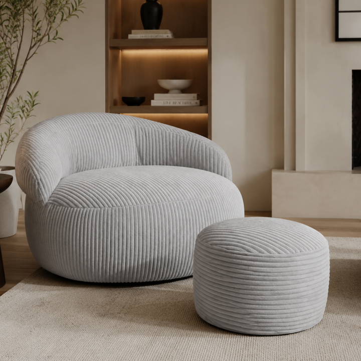 Pouf XXL velours côtelé rond avec repose-pieds assorti, dans un salon.