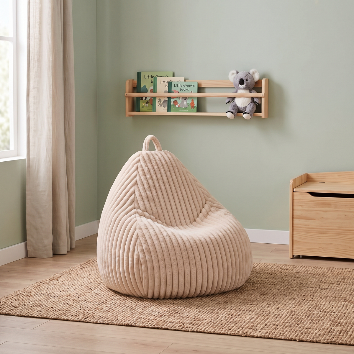Pouf poire en fourrure côtelée posé au sol dans un intérieur