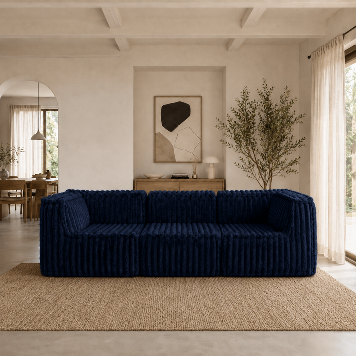 Canapé modulable 3 places déhoussable, fourrure côtelée bleue, dans un salon