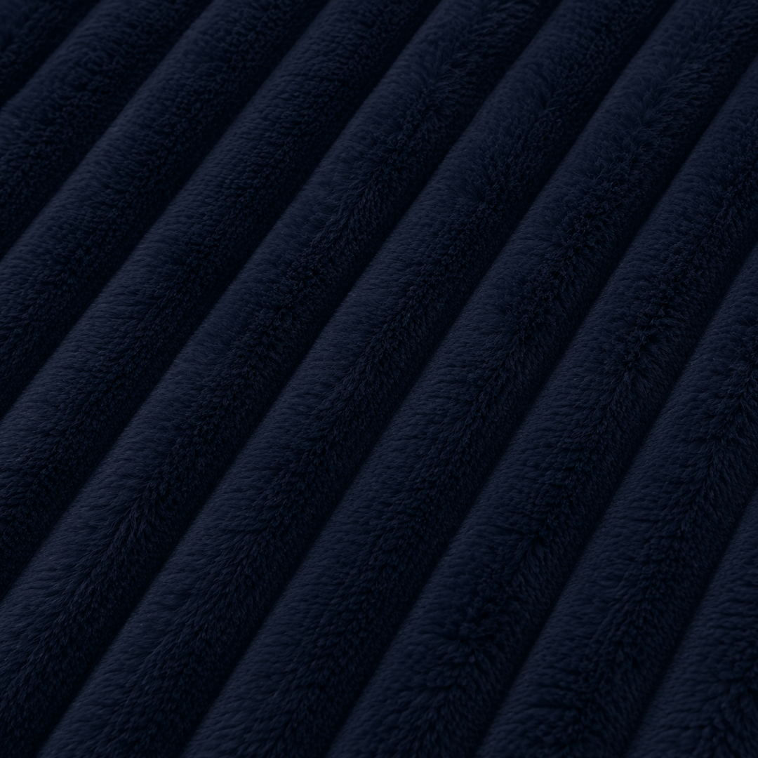 Coussin central déhoussable en fourrure côtelée bleue, texture rayée