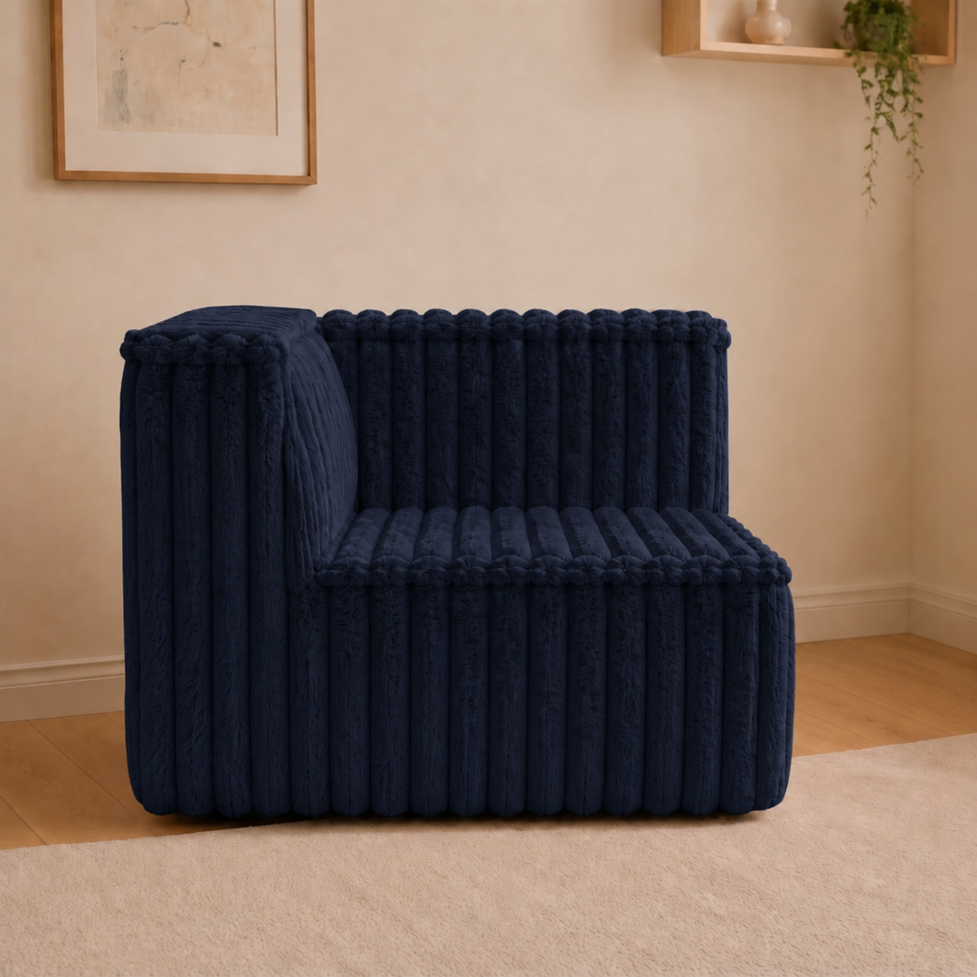 Module d’angle gauche pour canapé modulable déhoussable en fourrure côtelée, bleu foncé, vue en intérieur